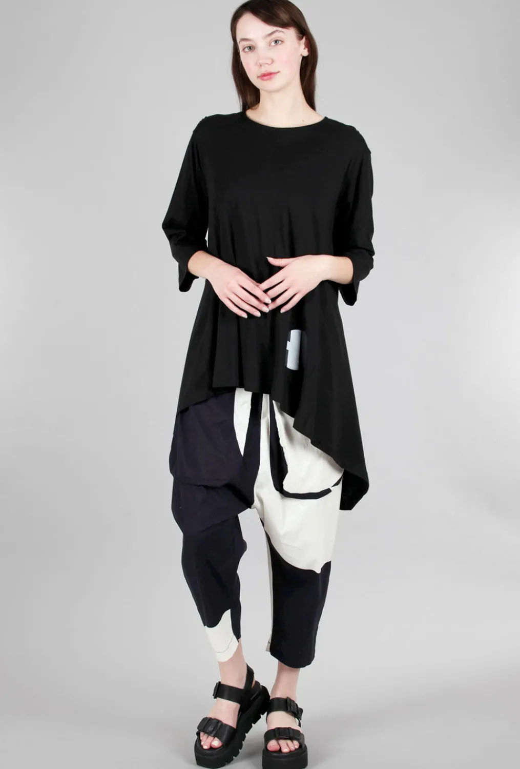 Best Sale Evie Lou Crisp Extended Rise Pant, Black/Off-White