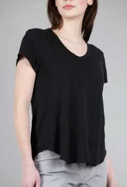 Store Evie Lou Curved Hem Vee Tee, Black
