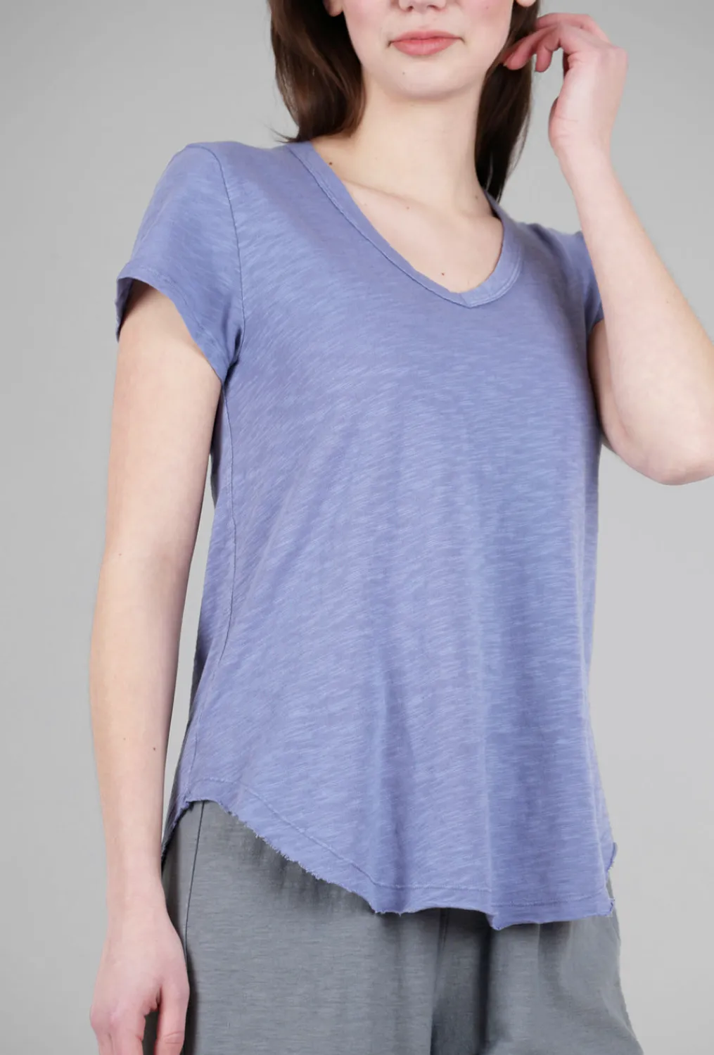 Discount Evie Lou Curved Hem Vee Tee, Morning Fog