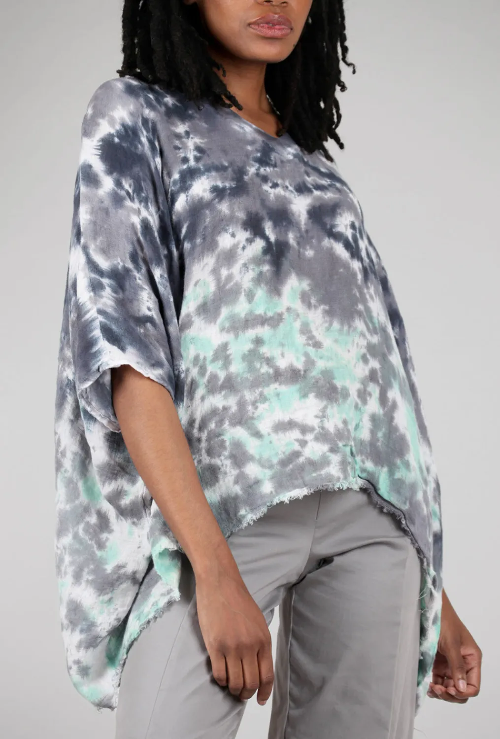 Flash Sale Evie Lou Linen Smoosh Dye Vee Top, Gray/Mint