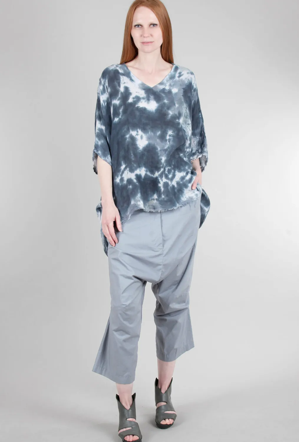 Hot Evie Lou Linen Smoosh Dye Vee Top, Gray