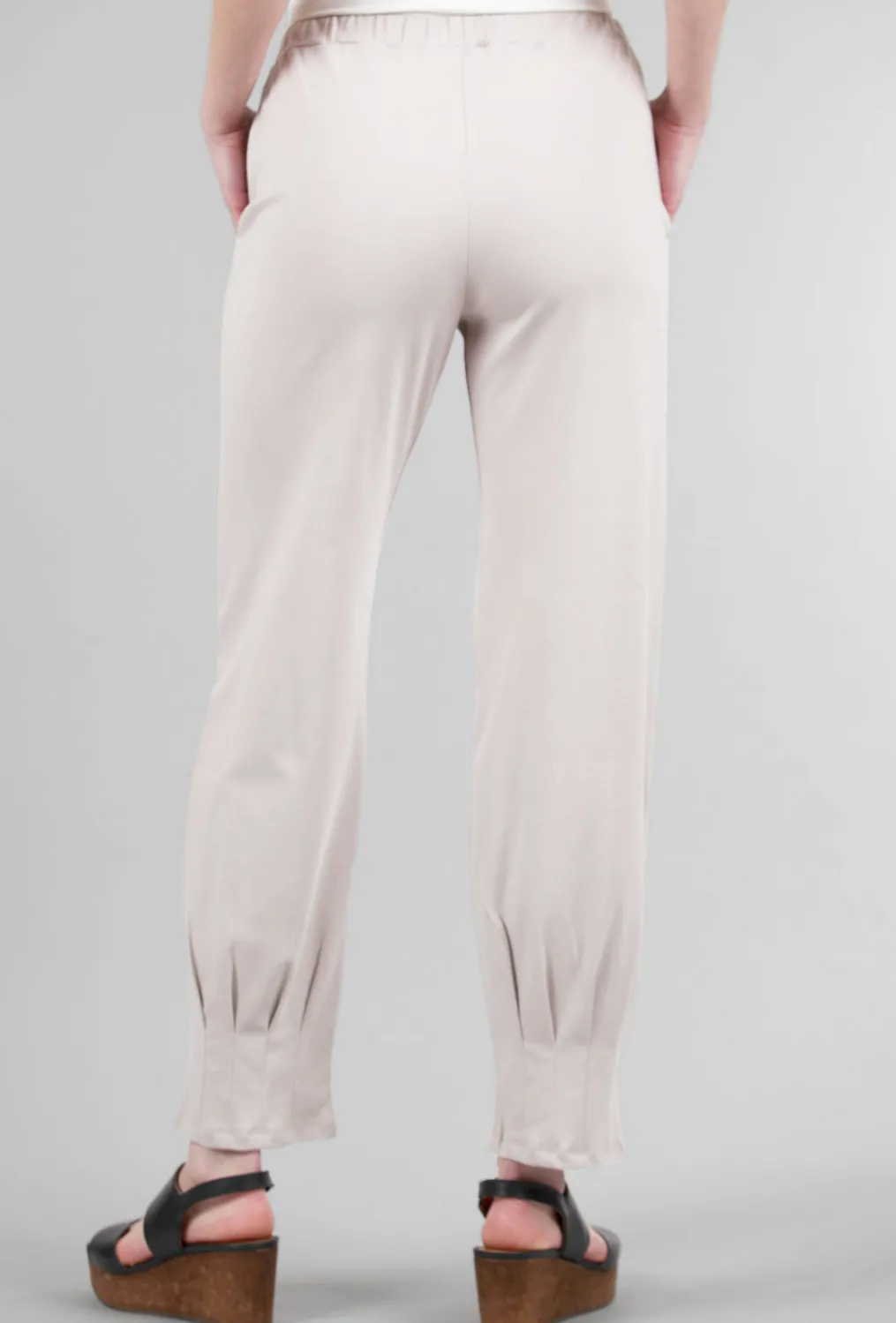 Best Sale Evie Lou Pinched Pleat Pant, Putty