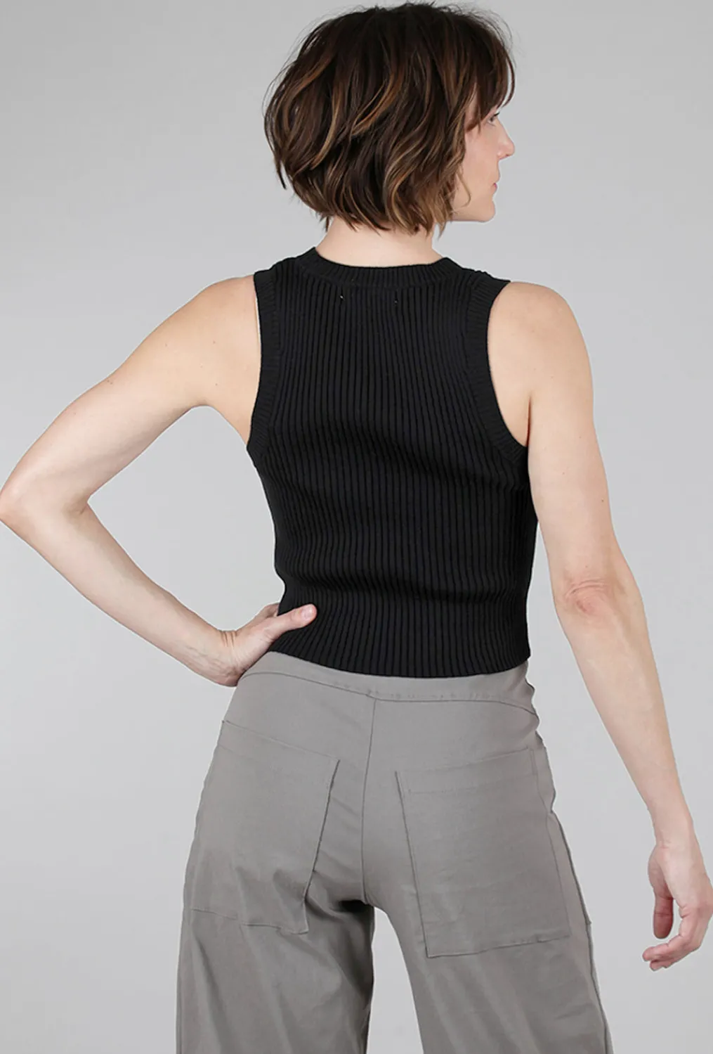 Store Evie Lou Sawyer Cropped Sweater Tank, Black