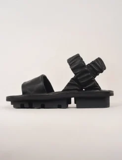 Discount Evie Lou Synchron Closed Sandal, Black Sat