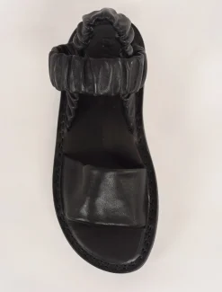 Discount Evie Lou Synchron Closed Sandal, Black Sat