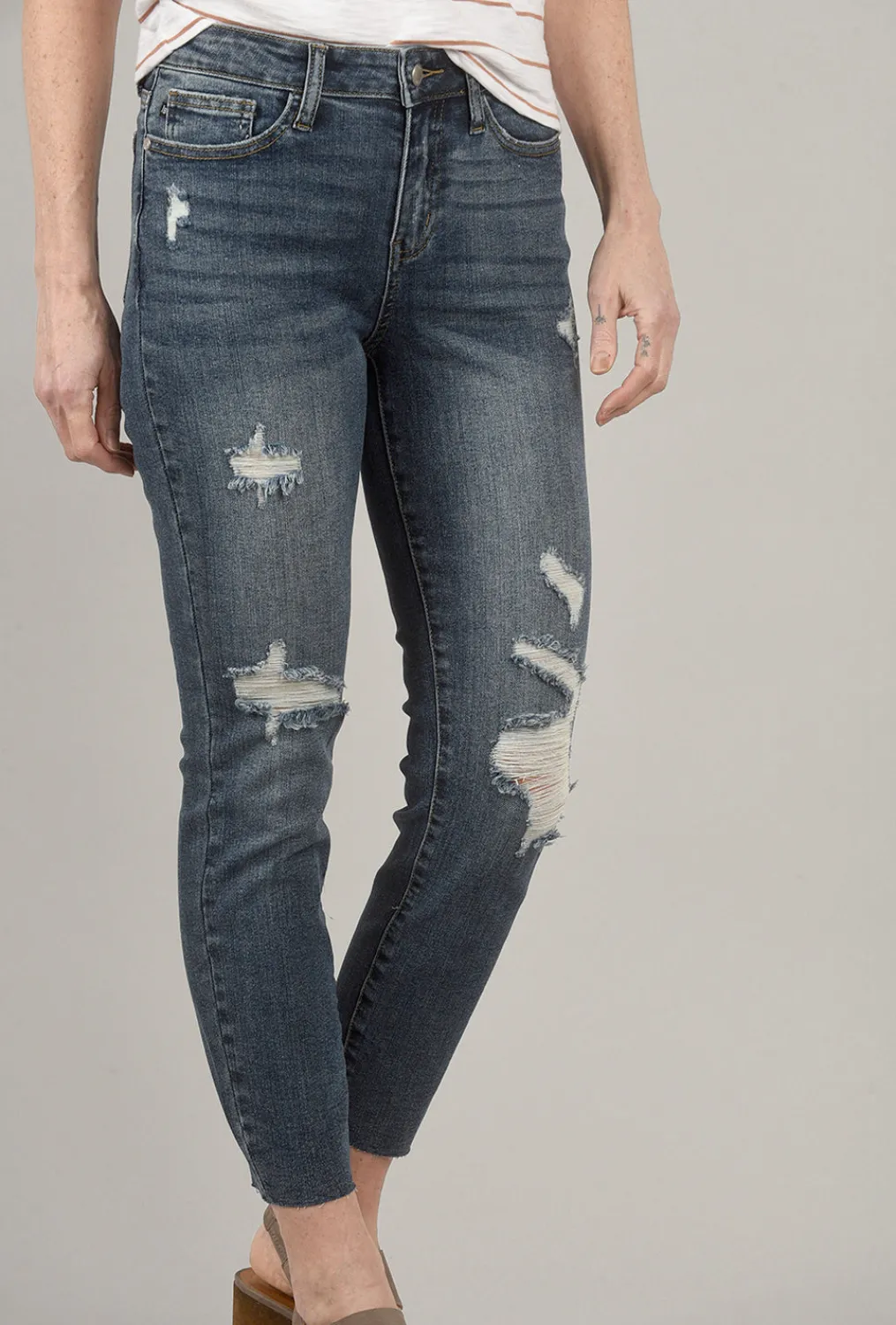 Flash Sale Evie Lou Trim Raw-Hem Denim, Blue